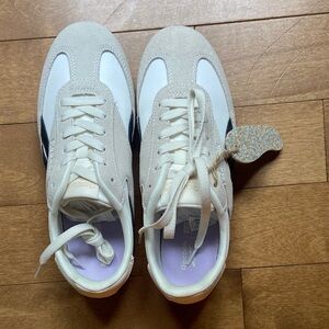 Reebok Women’s Fiori Sneakers Size 7 NEW